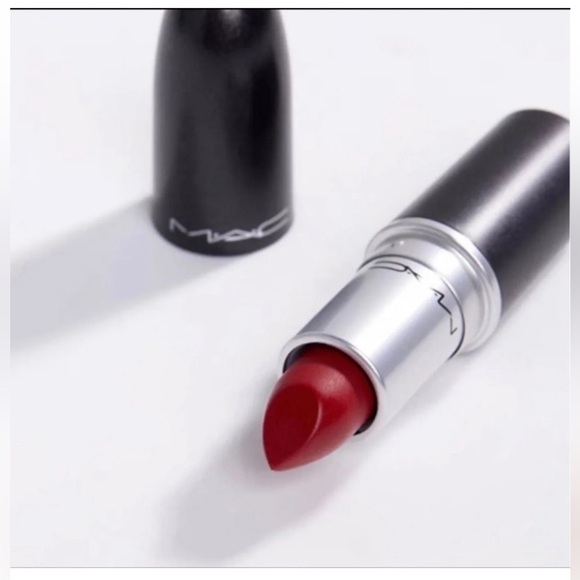 💄💋 MAC Retro Matte Lipstick in Ruby Woo (Vivid Blue-Red) Full Size. Brand new! - Picture 13 of 15